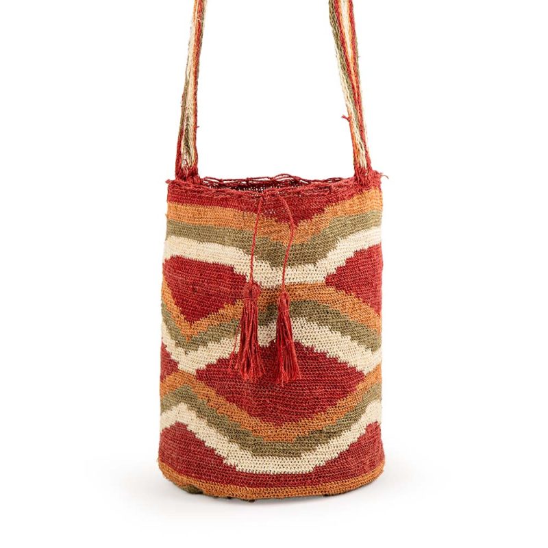 MOCHILA KANKUAMA TRIANGULOS Y ROMBOS ROJO BLANCO VERDE