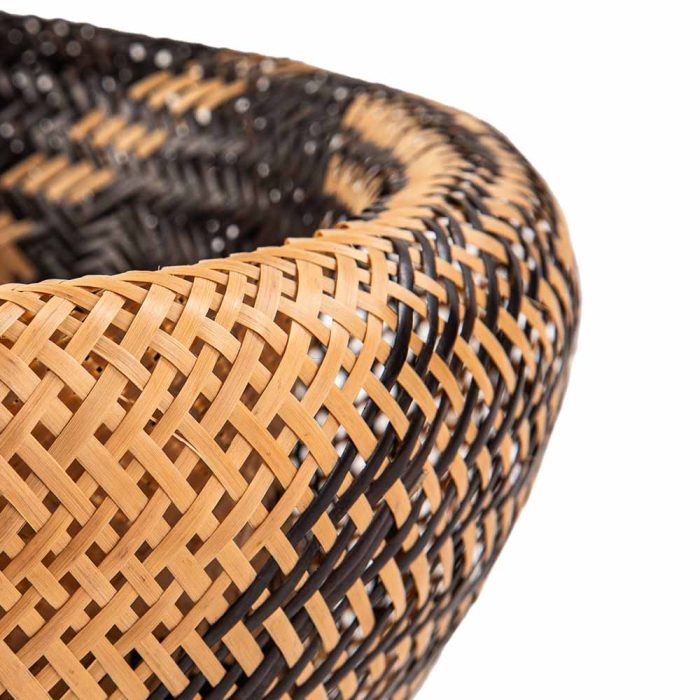 Canasto paja tetera lineas café negro