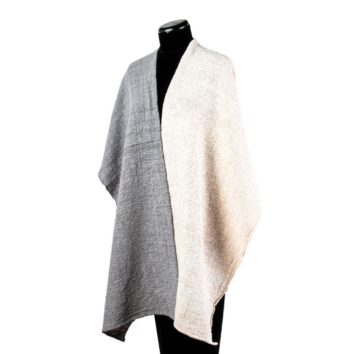 Ruana algodón orgánico gris blanco